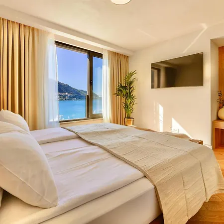 W By & Dubrovnik Mokošica